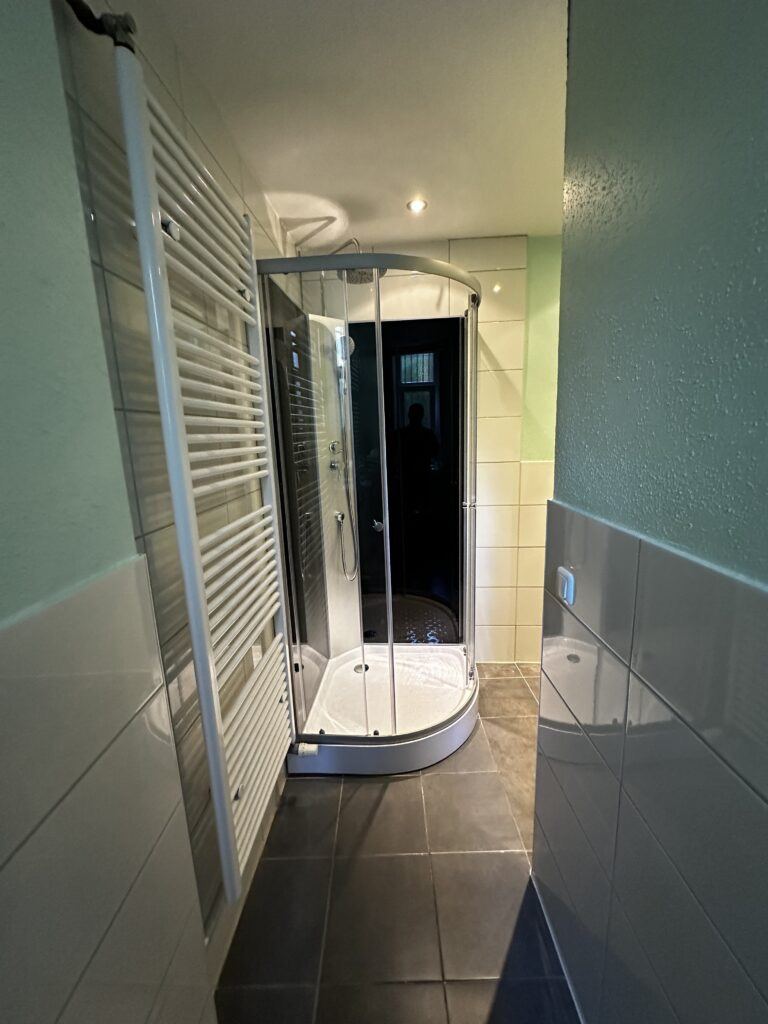 Duschbad der Monteurwohnung in Kassel